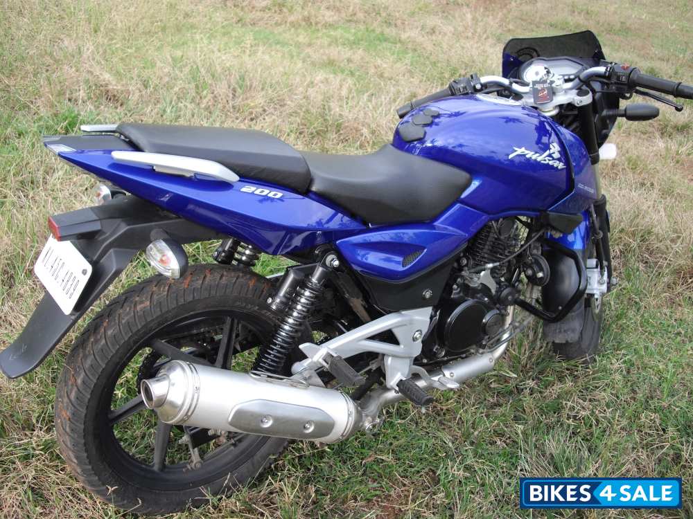Long Beach Blue Bajaj Pulsar 200 DTSi