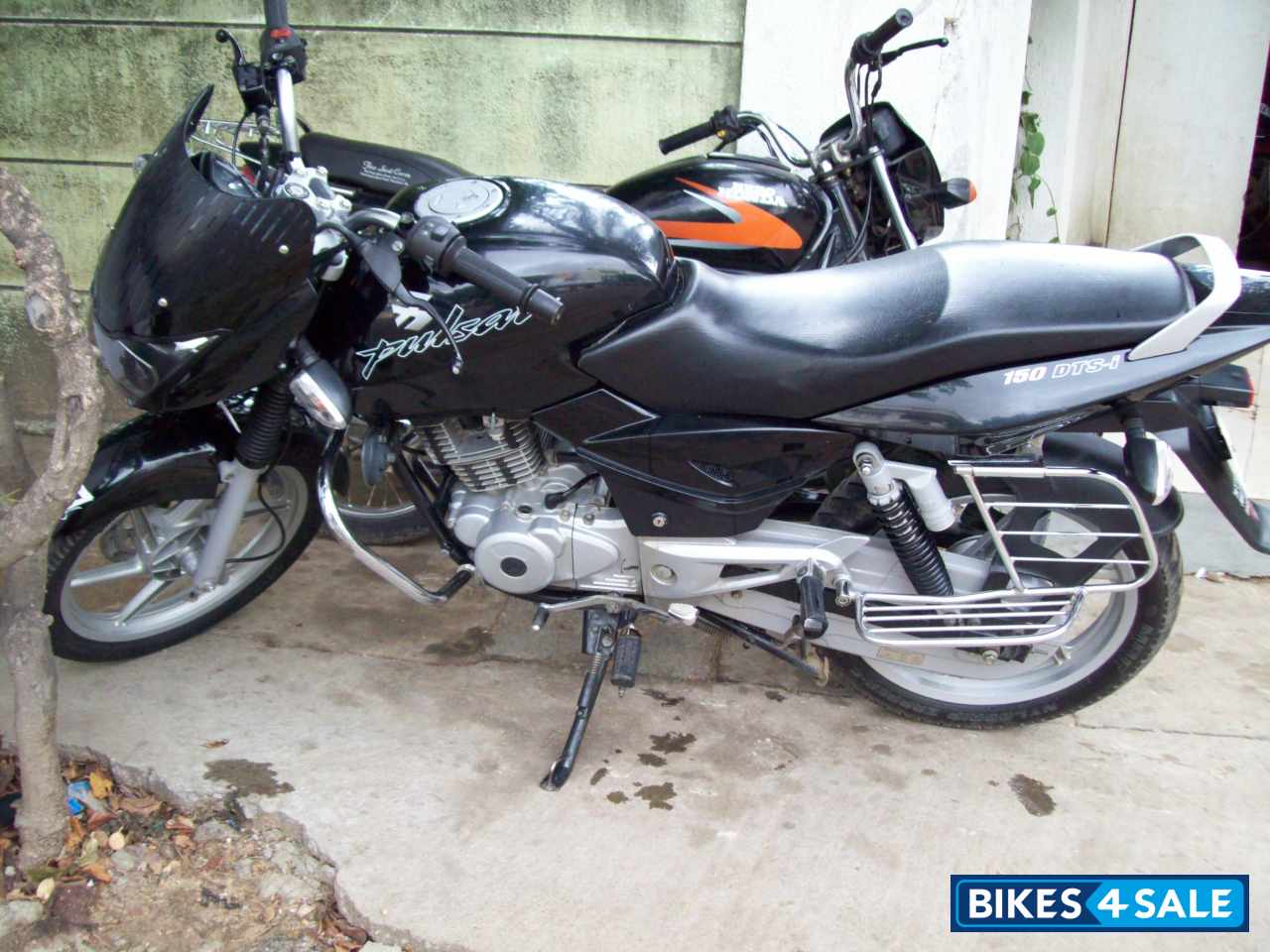 Black Bajaj Pulsar 150 DTSi Black Bajaj Pulsar 150 DTSi