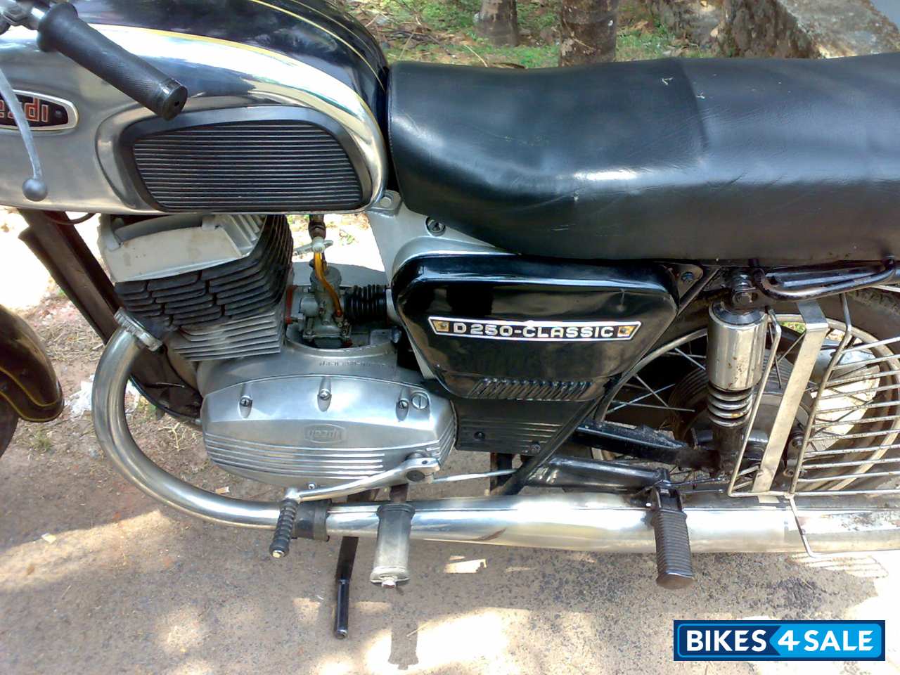 Used 1983 model Ideal Jawa Yezdi Classic for sale in Ernakulam. ID