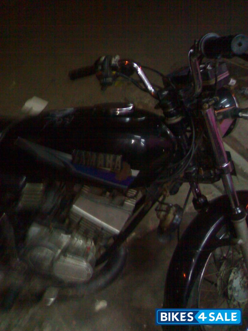 Black Yamaha RX 135 Black Yamaha RX 135