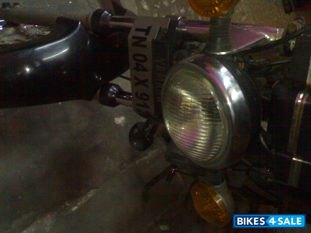 Black Yamaha RX 135 Black Yamaha RX 135