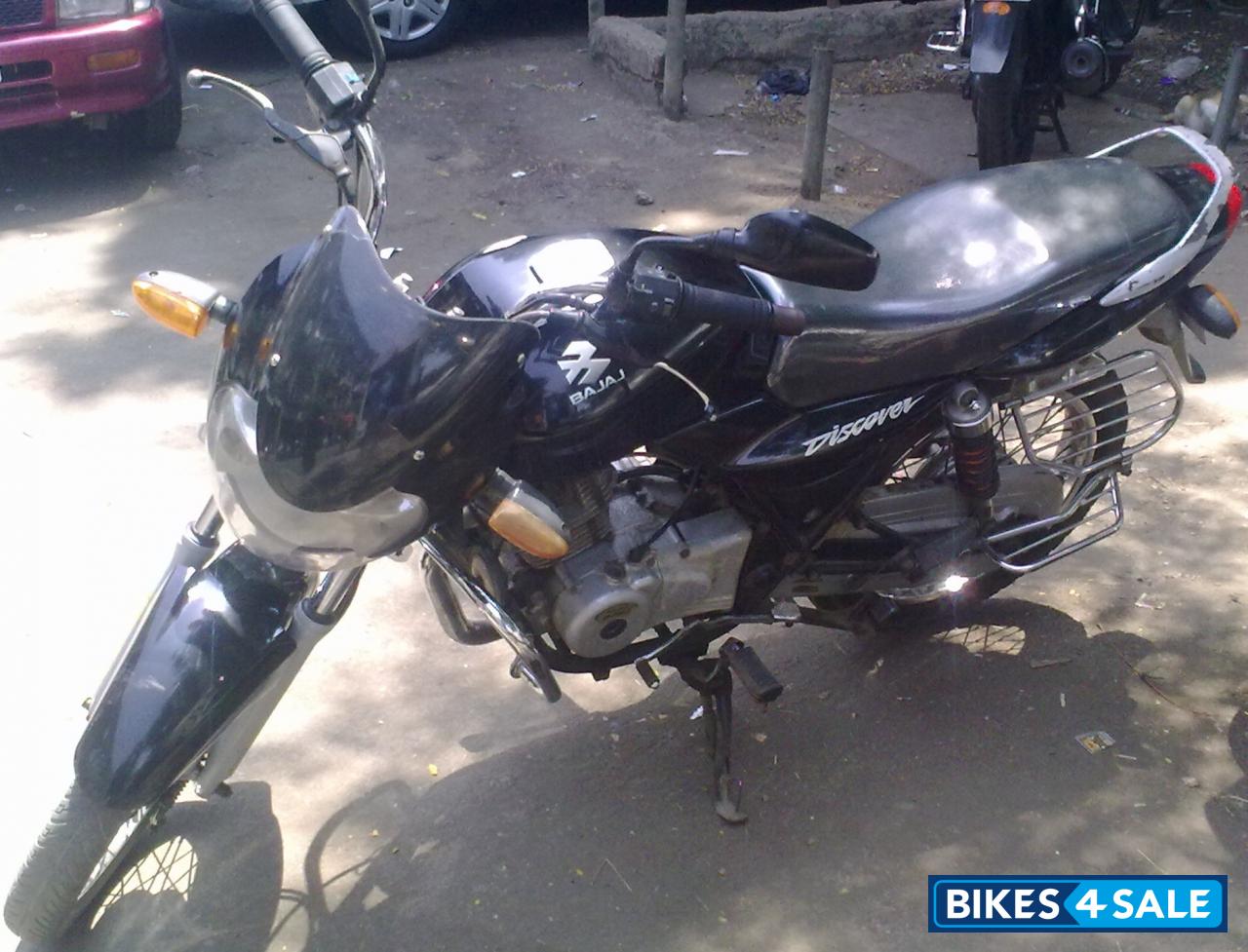 Black Bajaj Discover DTSi 125 Black Bajaj Discover DTSi 125