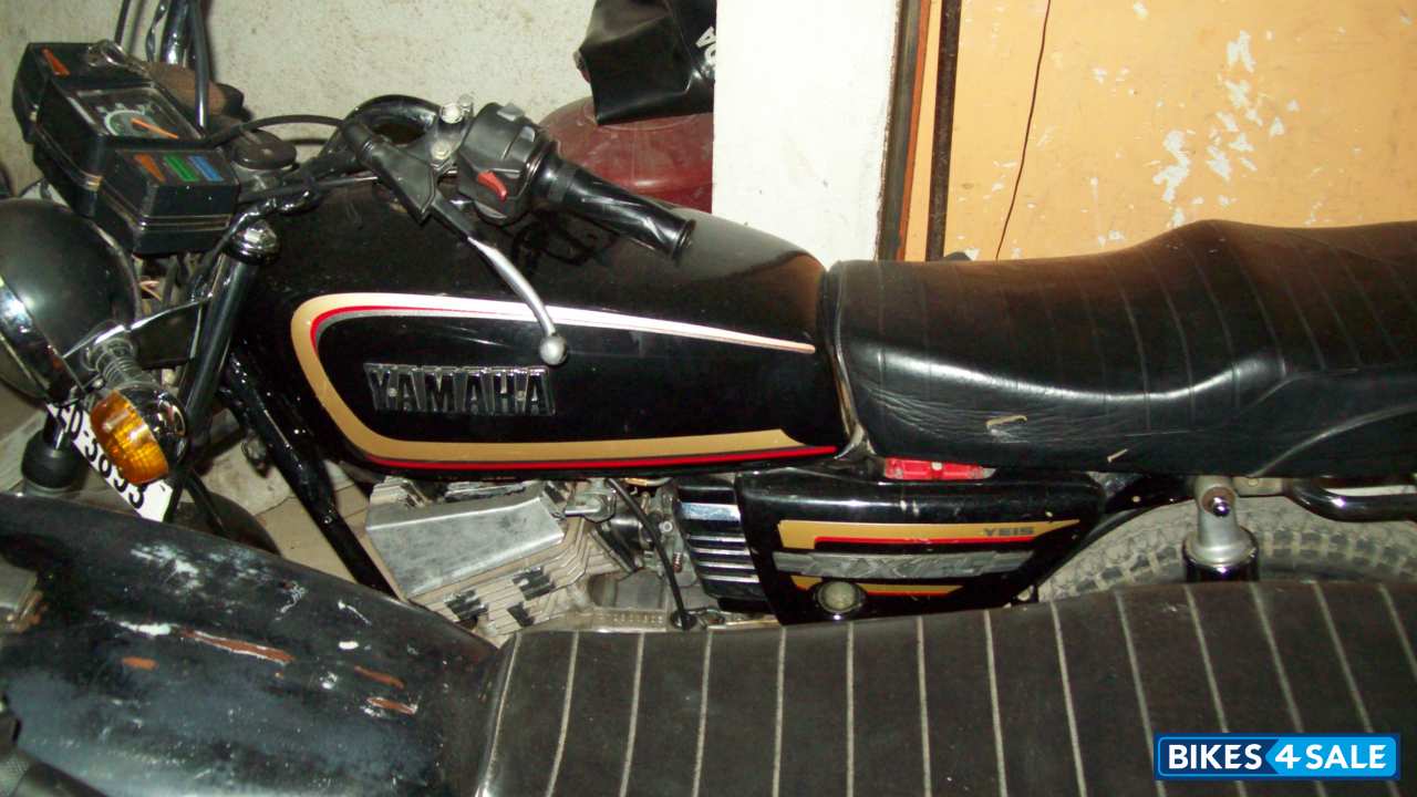 Black Yamaha RX 135