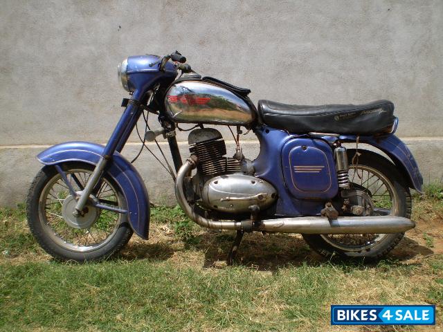 Black Ideal Jawa Yezdi Classic