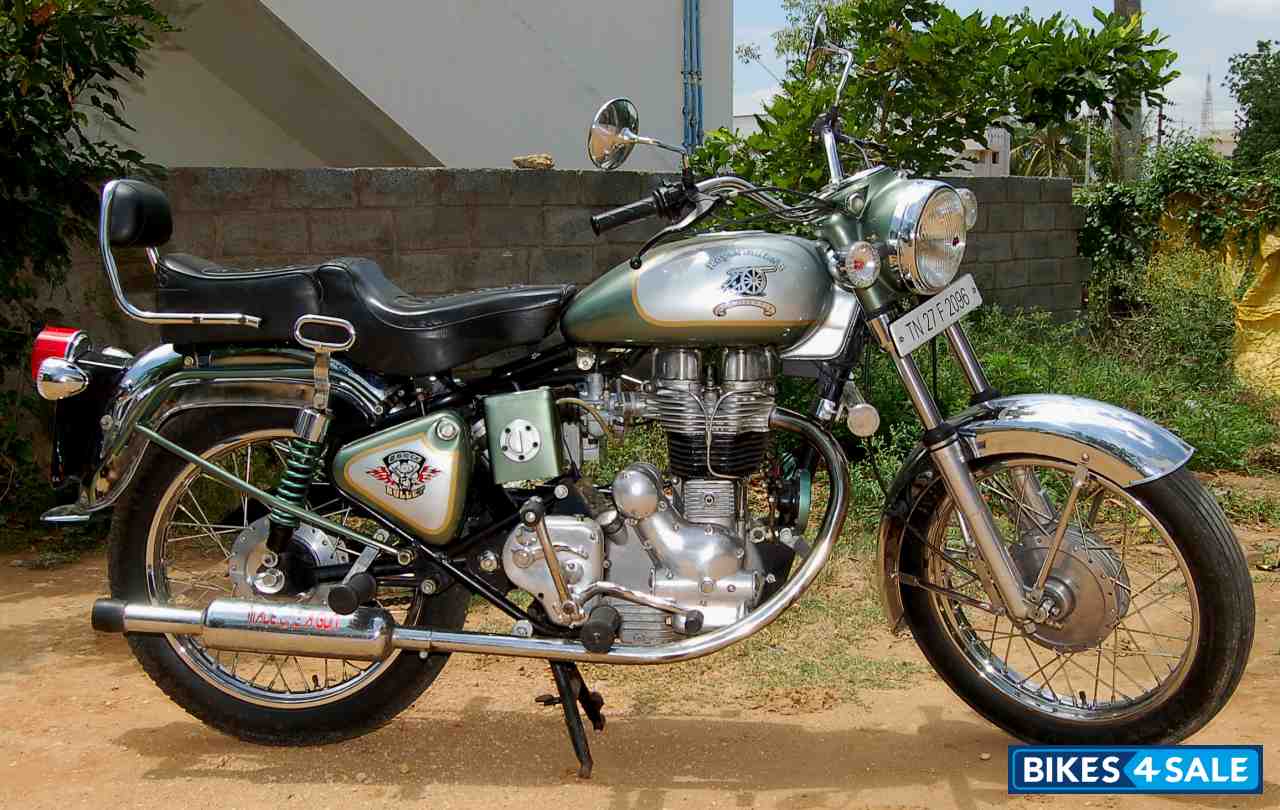 Black Royal Enfield Bullet Standard 350