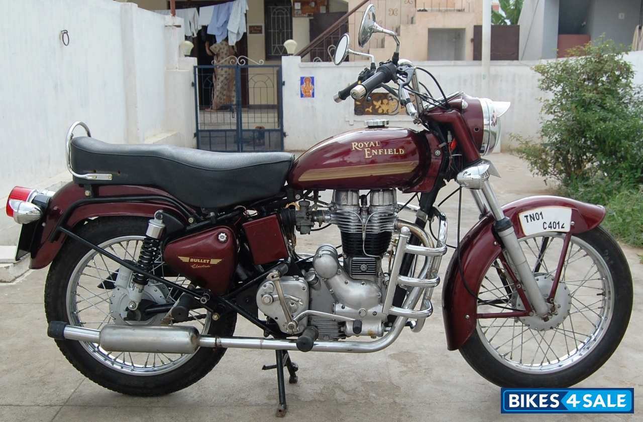 Black Royal Enfield Bullet Standard 350