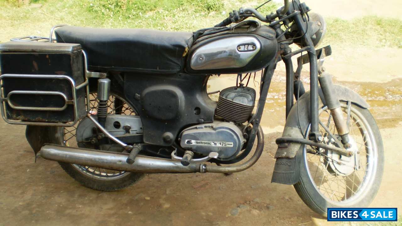 Used 1984 model Yamaha Rajdoot for sale in Coimbatore. ID 26904. Black