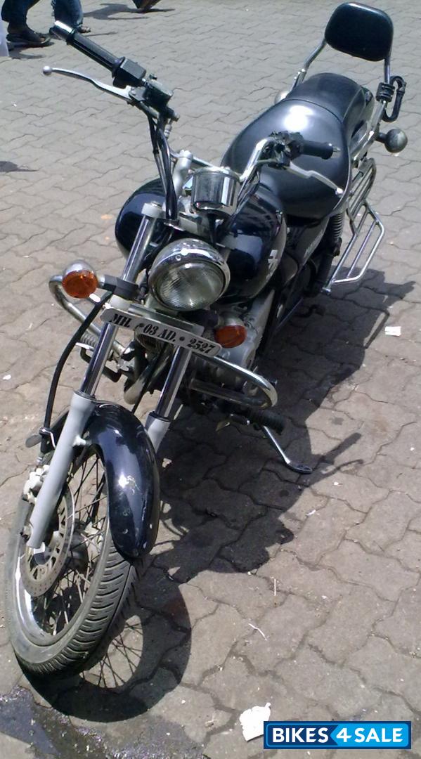 Black Bajaj Avenger