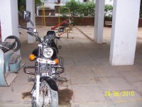 Black Bajaj Avenger 200 DTS-i