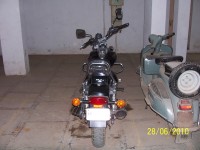 Black Bajaj Avenger 200 DTS-i