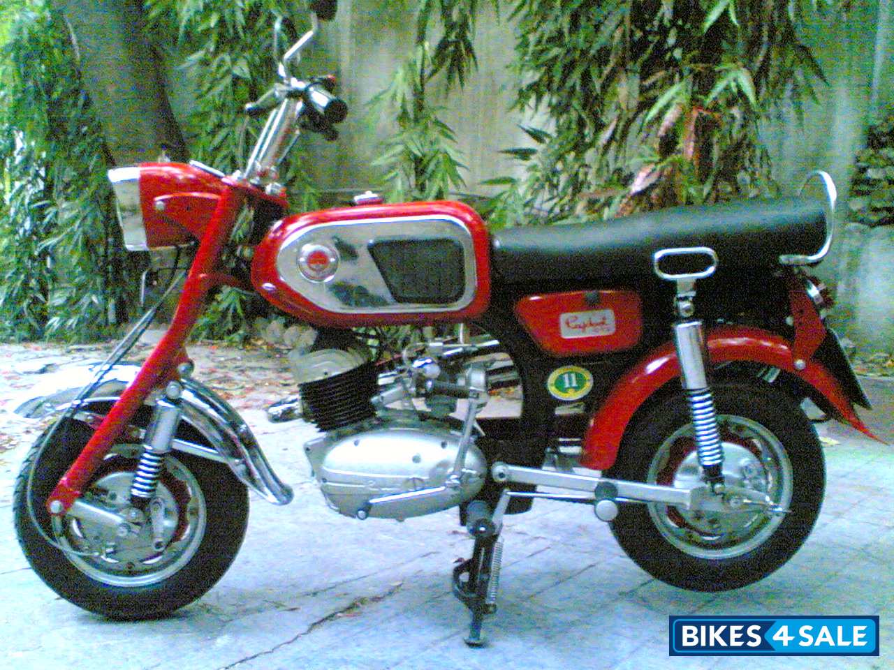 Burgundy Red Yamaha Rajdoot Burgundy Red Yamaha Rajdoot