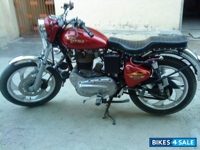 Red Royal Enfield Bullet Electra 5S