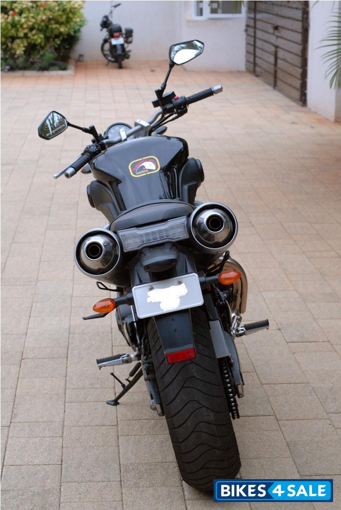 Black Yamaha MT-01 Black Yamaha MT-01