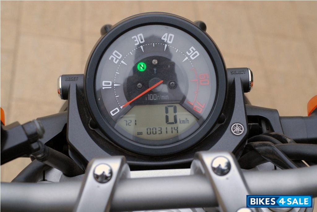 Black Yamaha MT-01 Black Yamaha MT-01