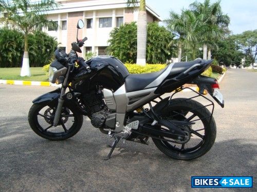 Black Yamaha FZ16