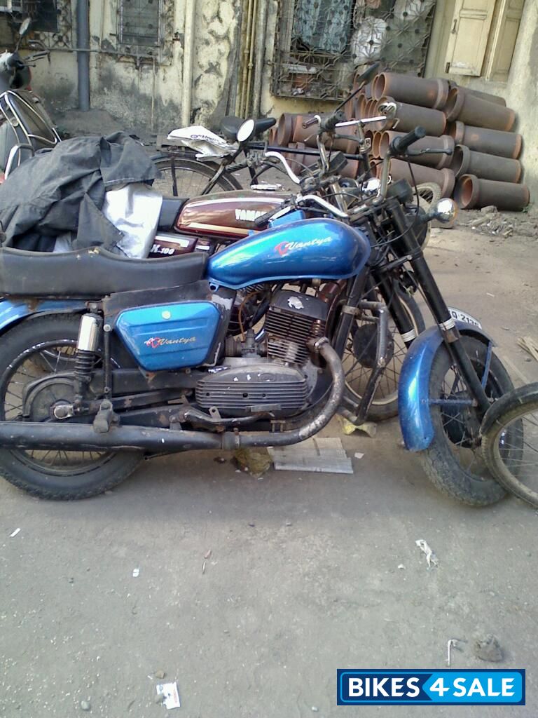Blue Ideal Jawa Yezdi RoadKing