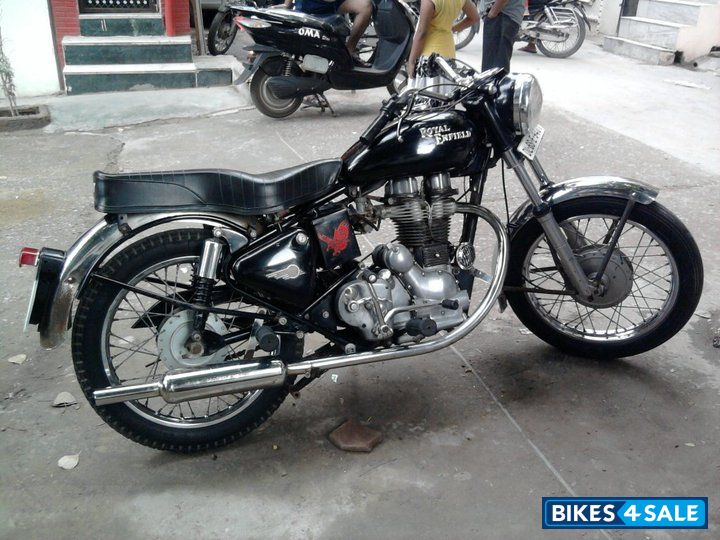 Black Royal Enfield Bullet Standard 350