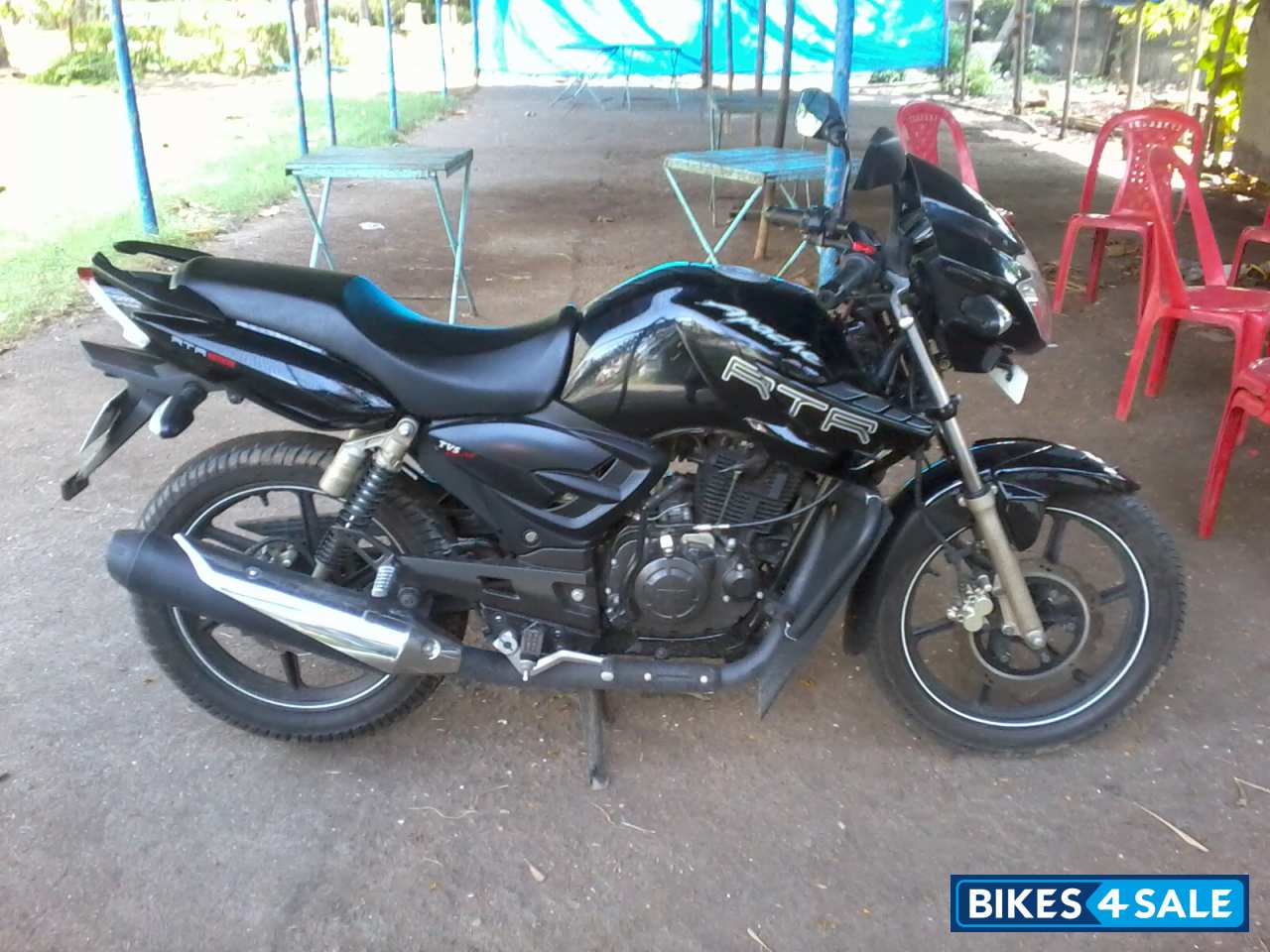 Black TVS Apache RTR 180