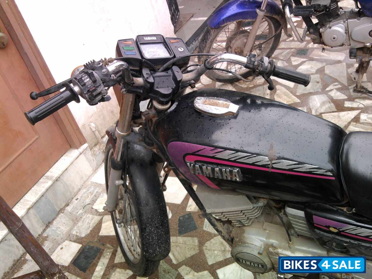 Black Yamaha RX 135