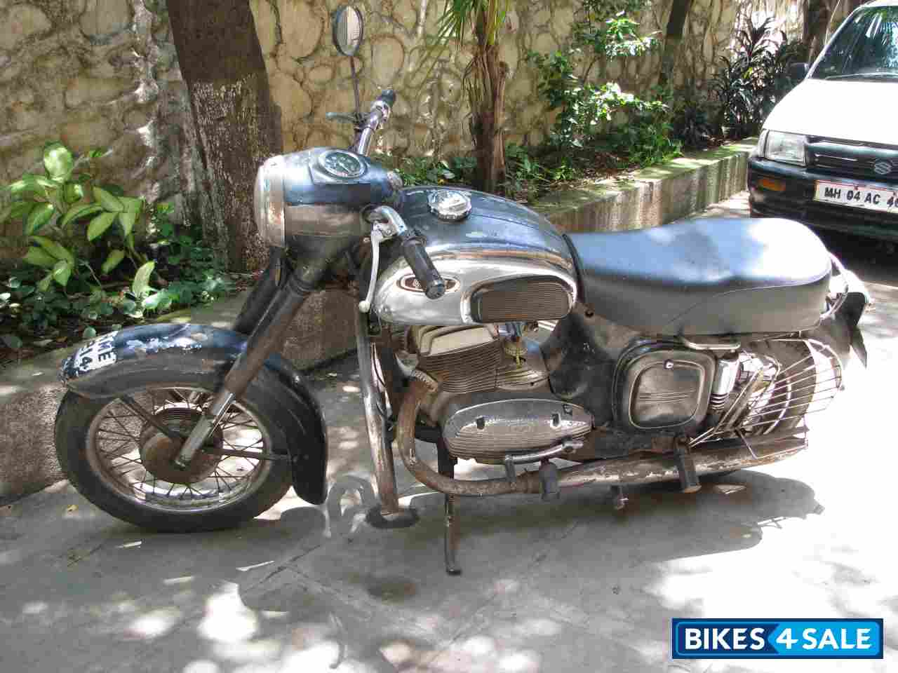 Black Ideal Jawa Yezdi