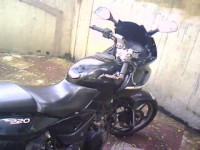 Black Bajaj Pulsar 220 DTSFi