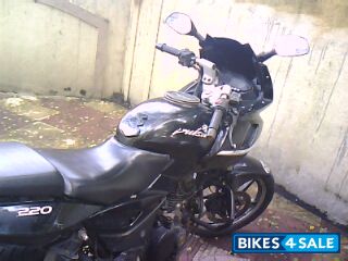 Black Bajaj Pulsar 220 DTSFi