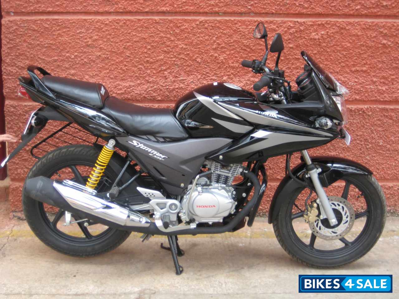 Black Honda CBF Stunner