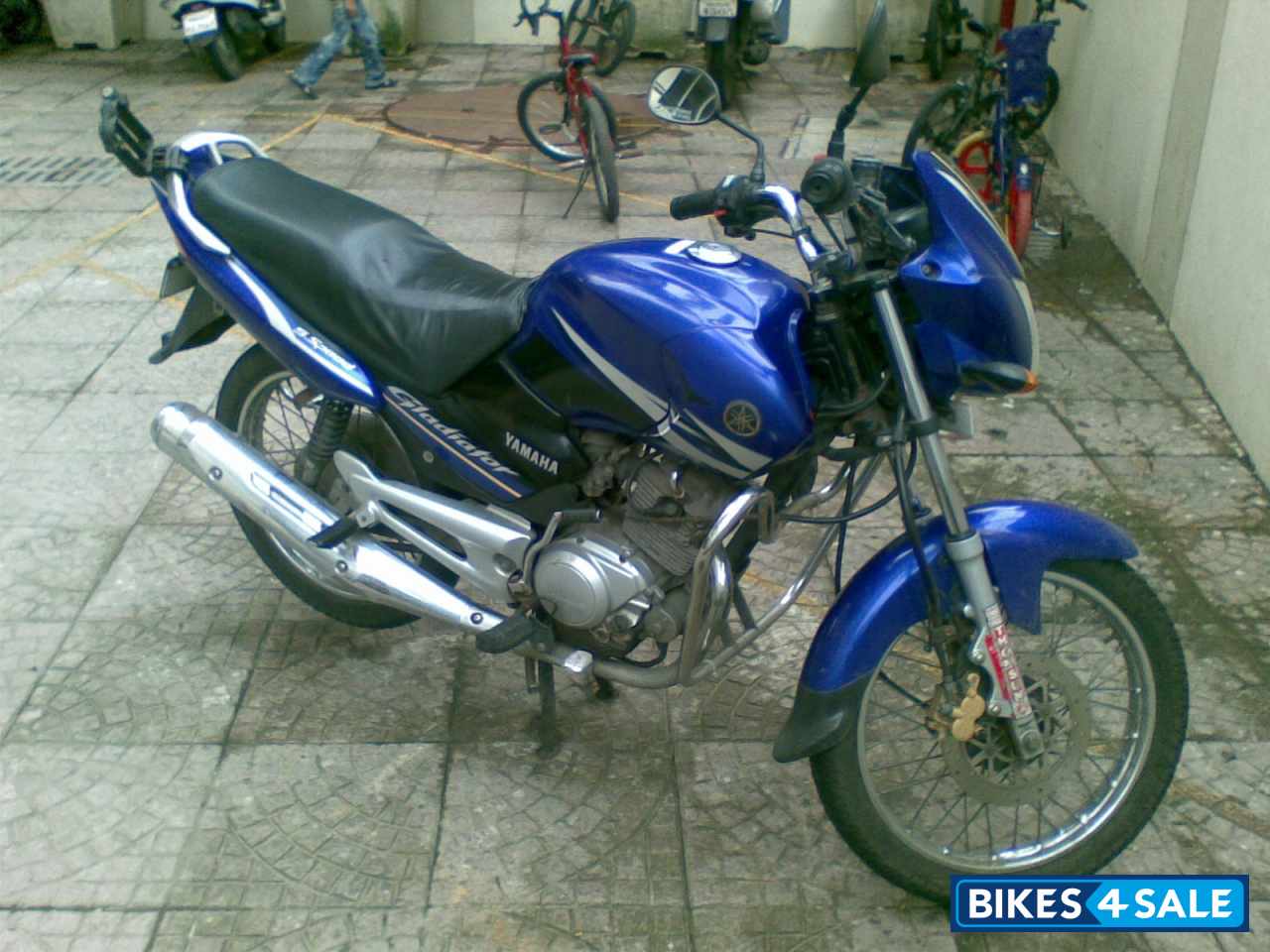 Electric Blue Yamaha Gladiator Electric Blue Yamaha Gladiator