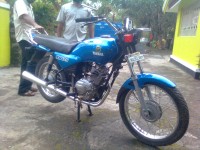 Blue Yamaha YD 125