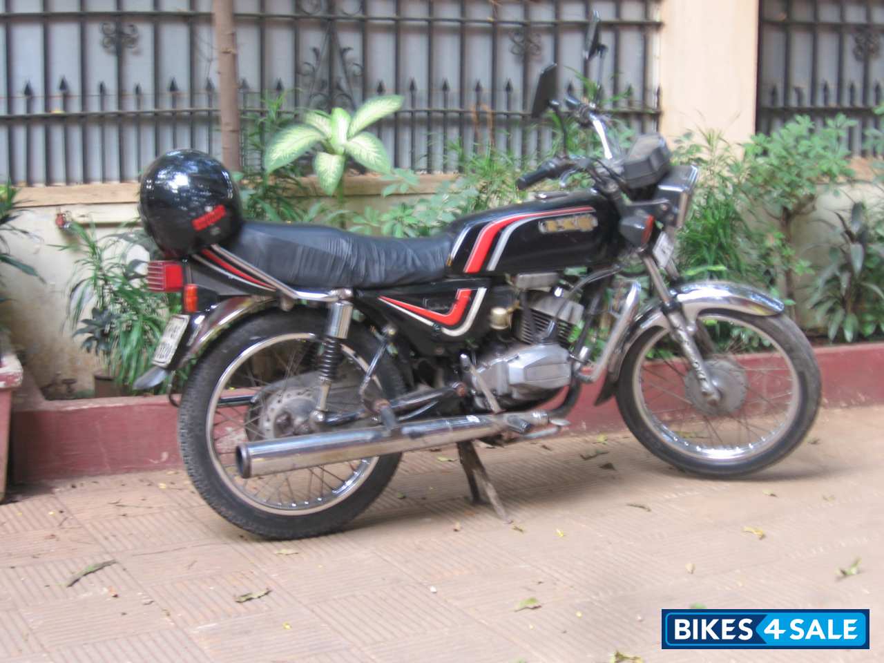Black Bajaj KB 100