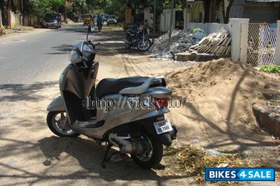 Silver Honda Aviator