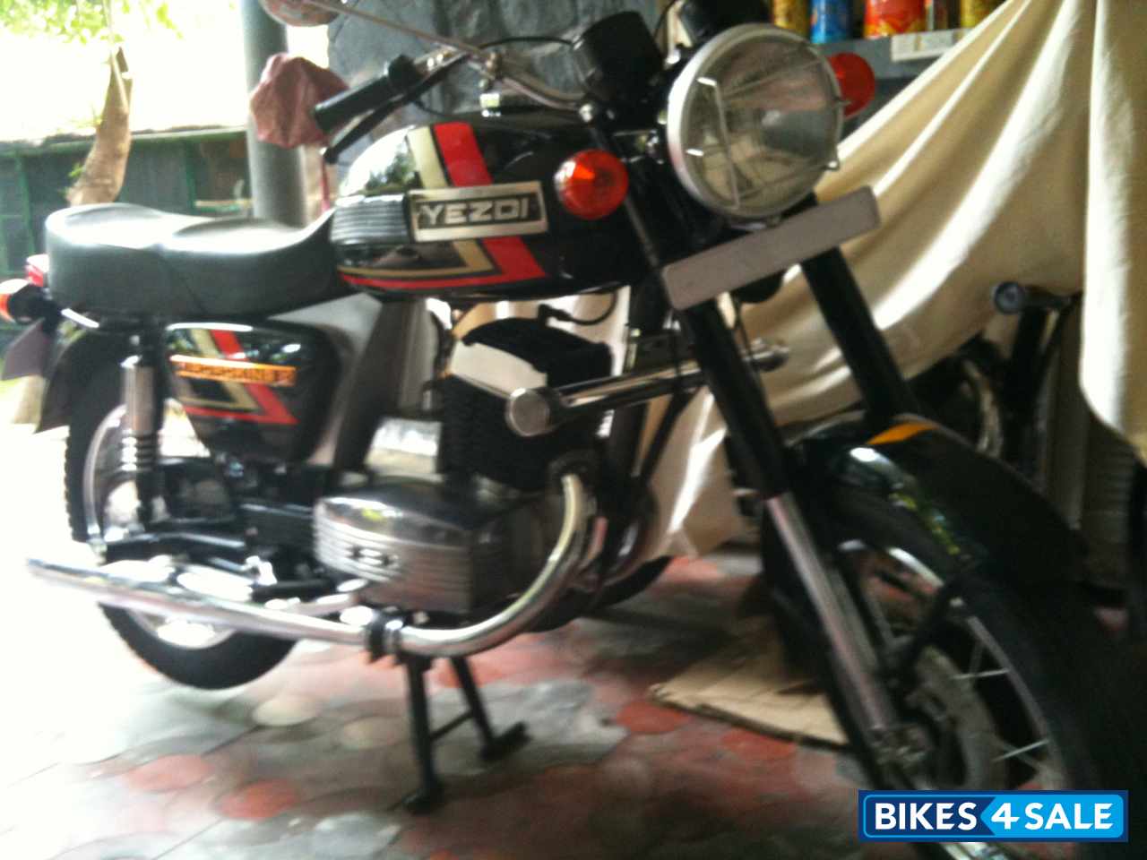 Blue Yamaha RD 350 Blue Yamaha RD 350