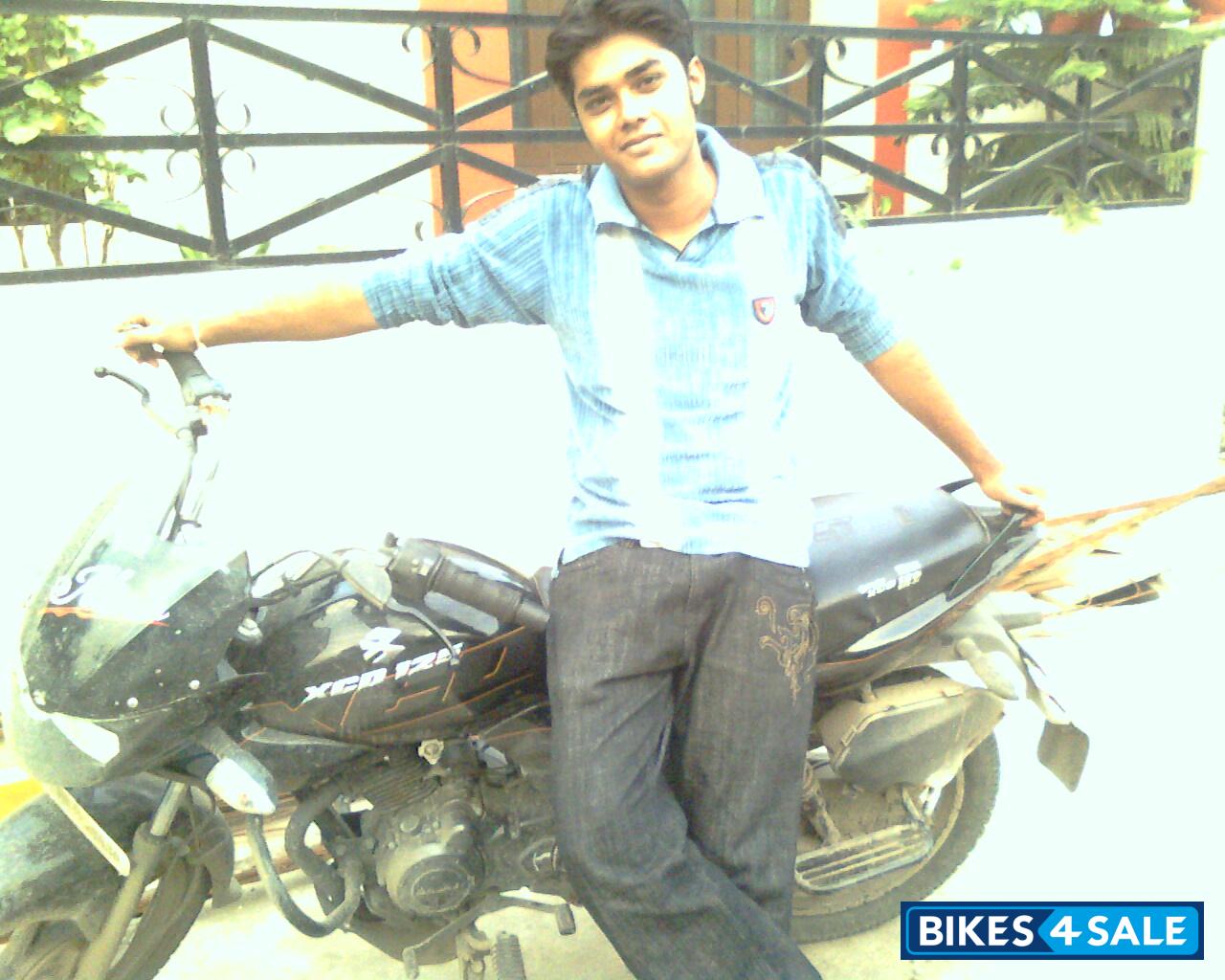 Black Bajaj XCD 125 DTS-Si