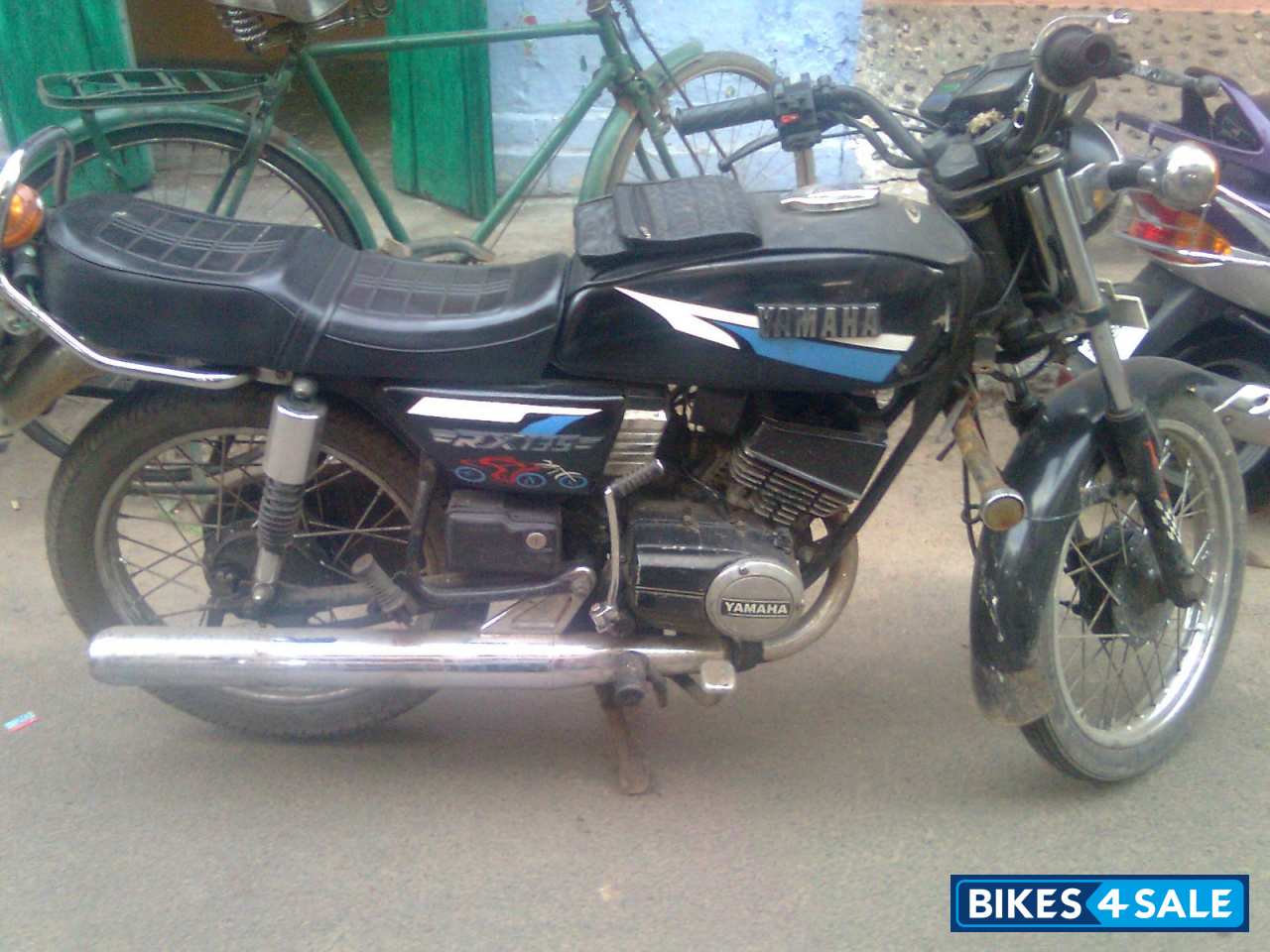 Blue Yamaha RX 135