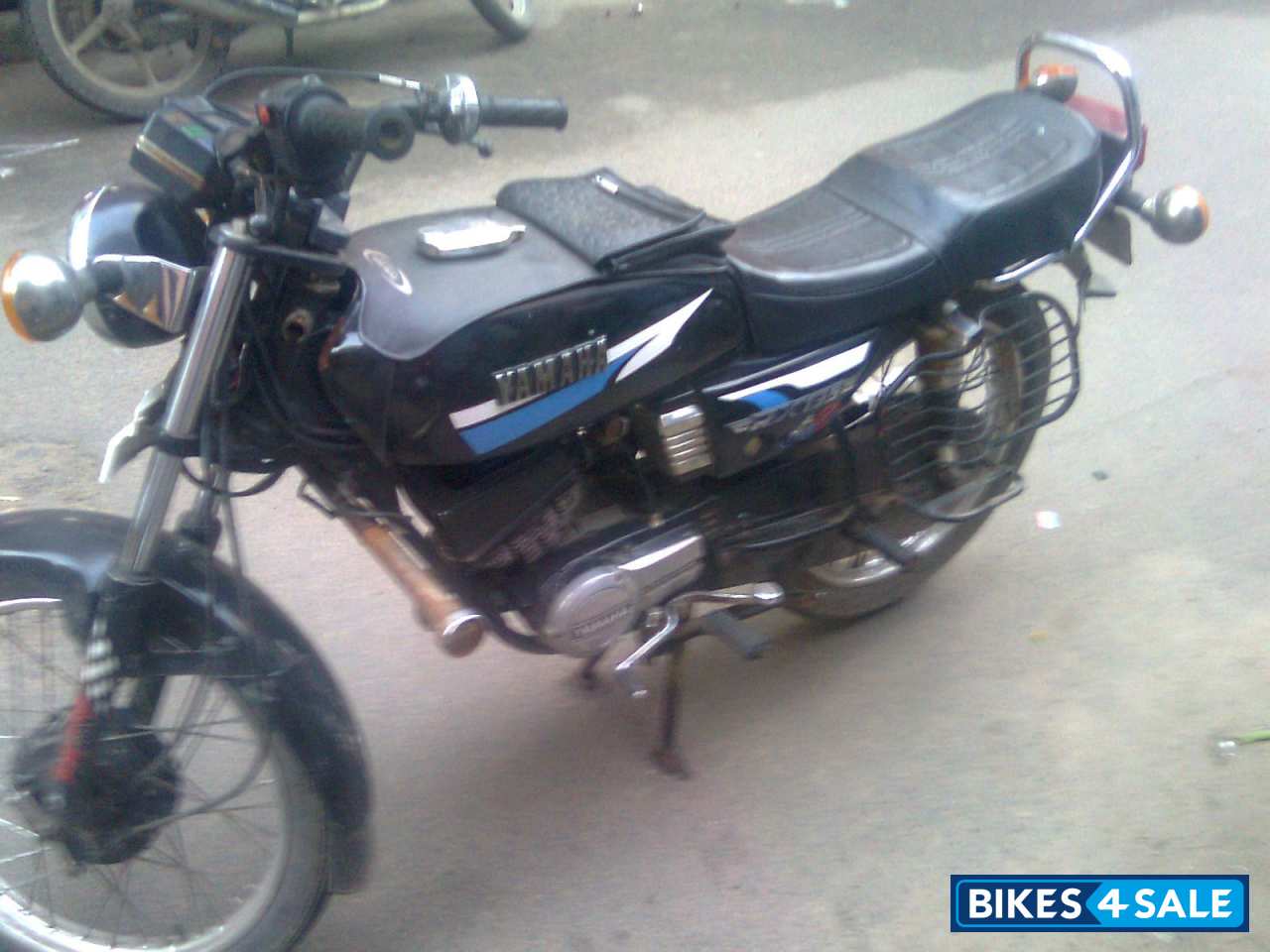 Blue Yamaha RX 135 Blue Yamaha RX 135