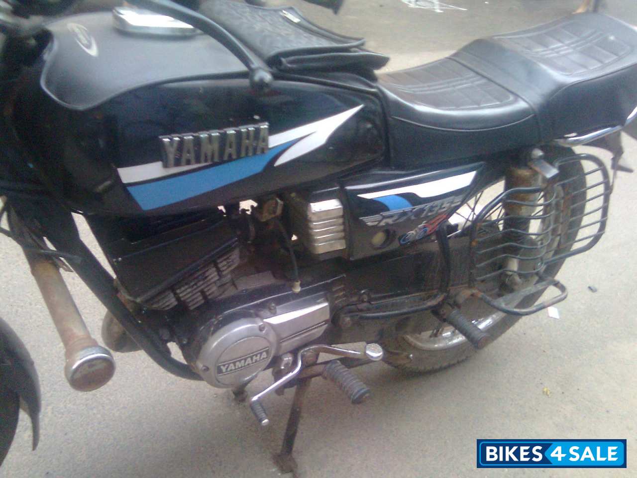 Blue Yamaha RX 135 Blue Yamaha RX 135
