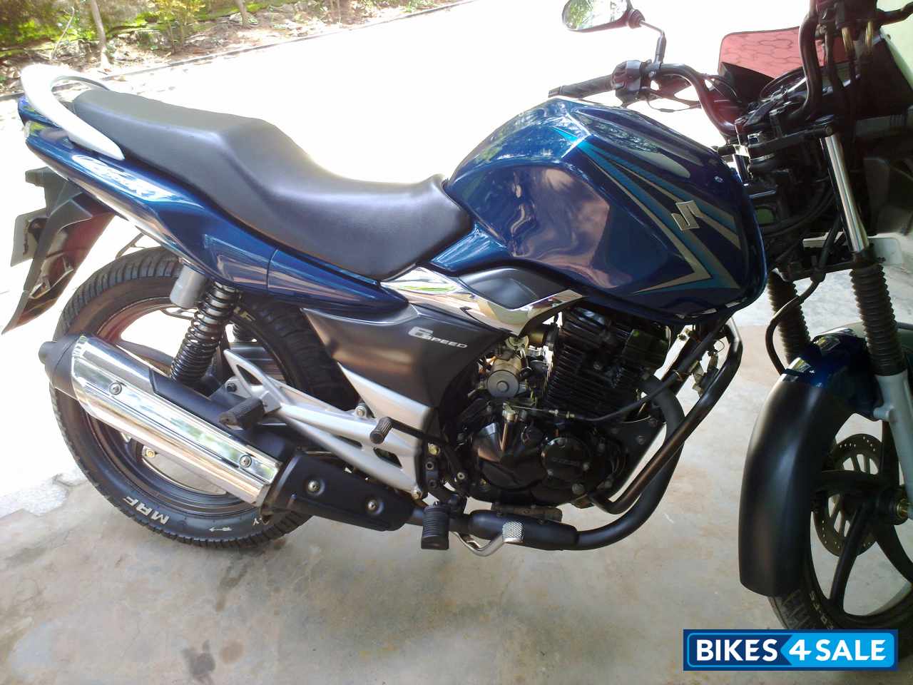 Blueish Green Suzuki GS 150R Blueish Green Suzuki GS 150R