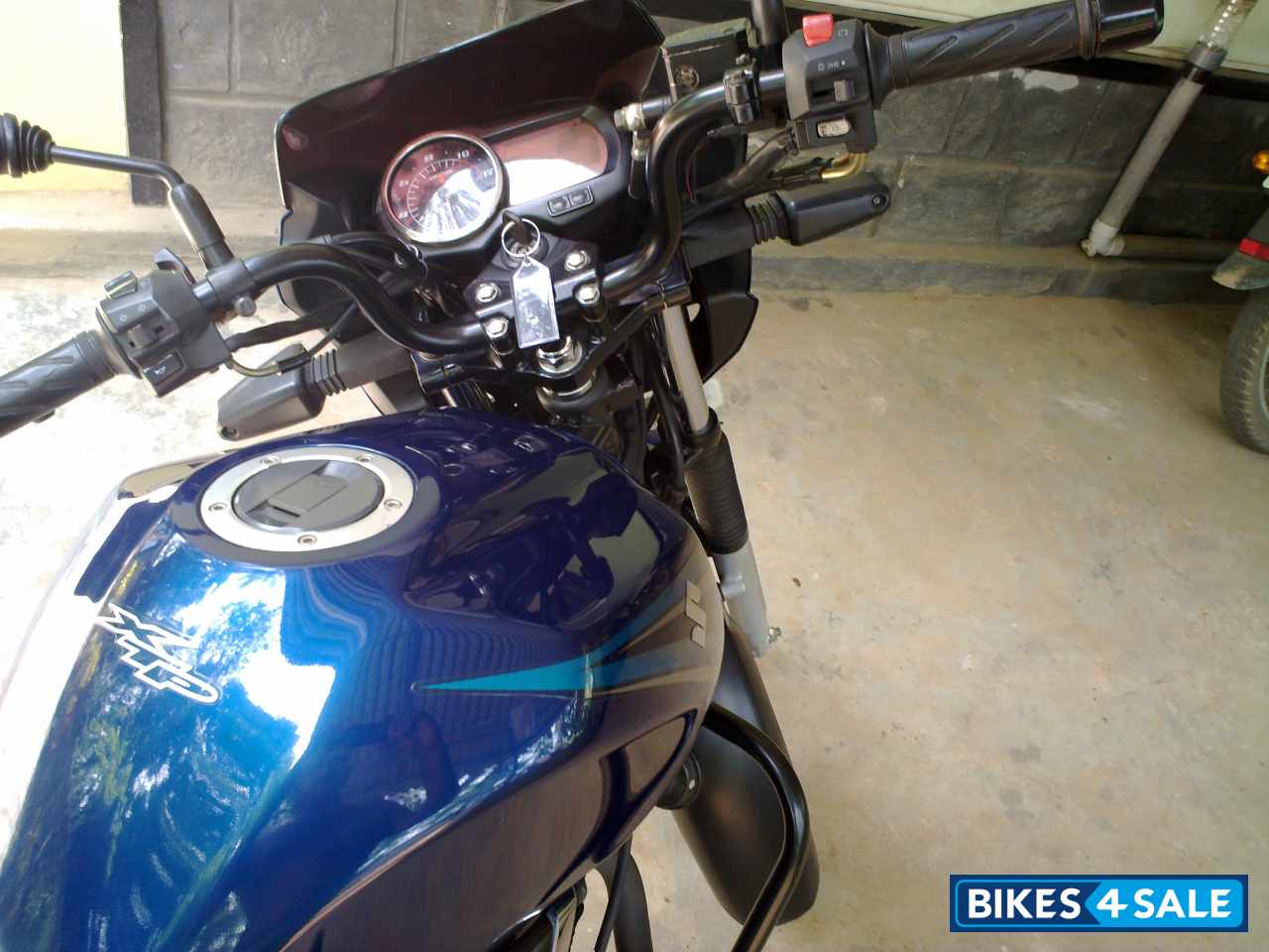 Blueish Green Suzuki GS 150R Blueish Green Suzuki GS 150R