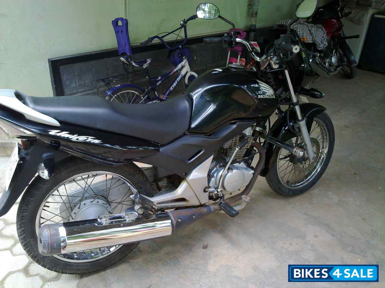 Black Honda Unicorn