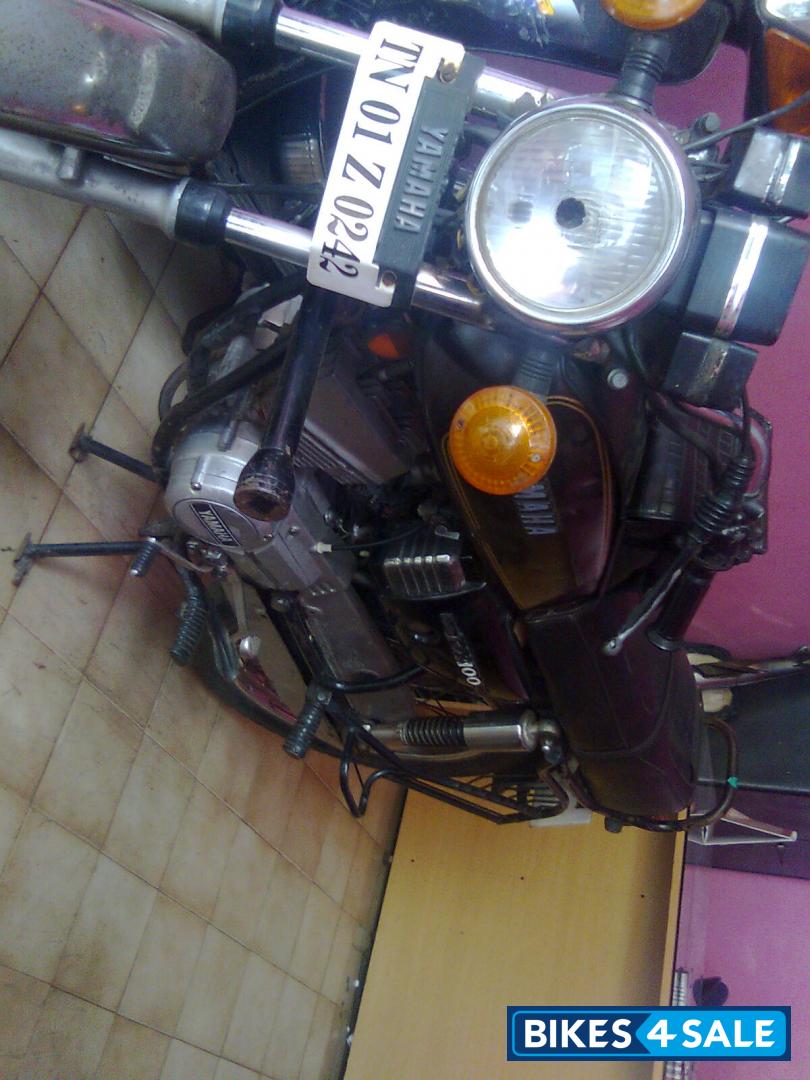 Black Gold Lines Yamaha RX 100 Black Gold Lines Yamaha RX 100