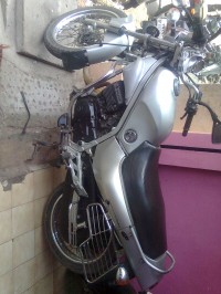 Silver Kinetic GF 125