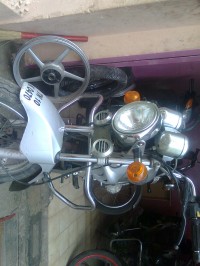 Silver Kinetic GF 125