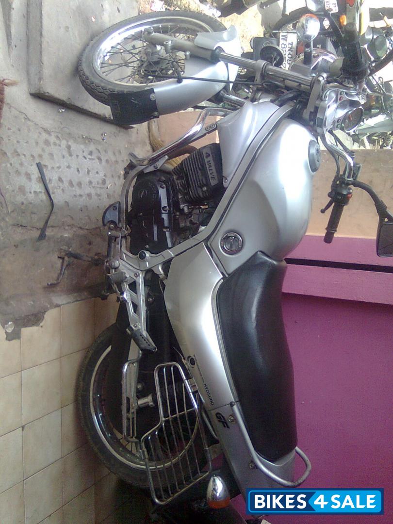 Silver Kinetic GF 125