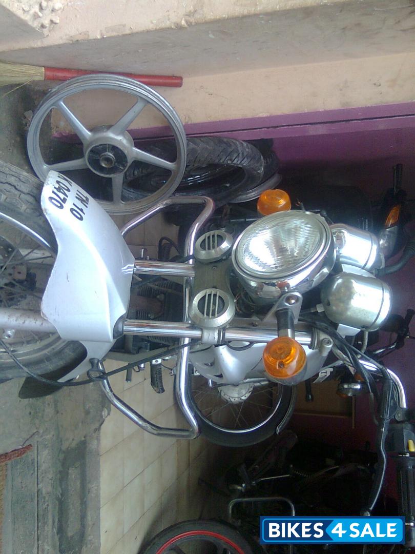 Silver Kinetic GF 125 Silver Kinetic GF 125