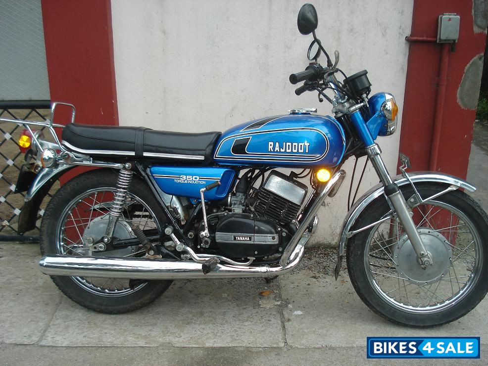 Blue Yamaha RD 350 Blue Yamaha RD 350