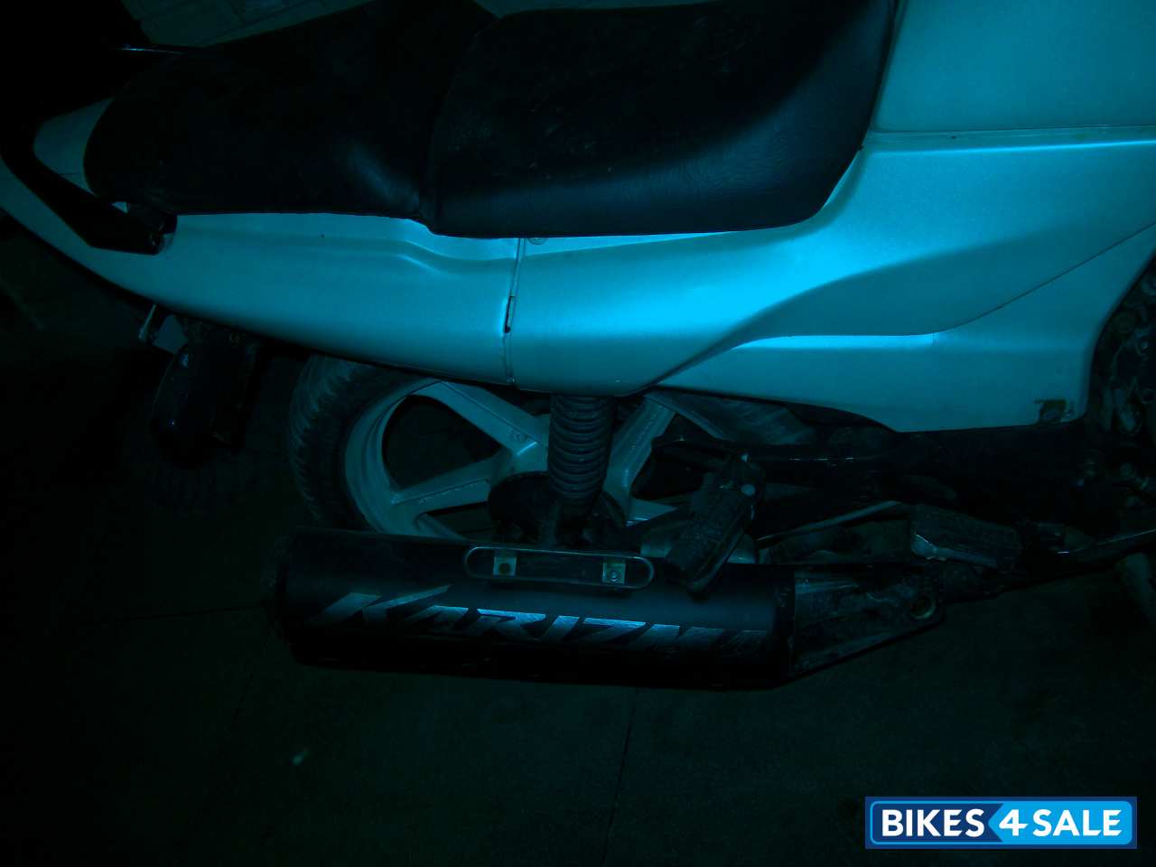 Metallic White Hero Karizma R