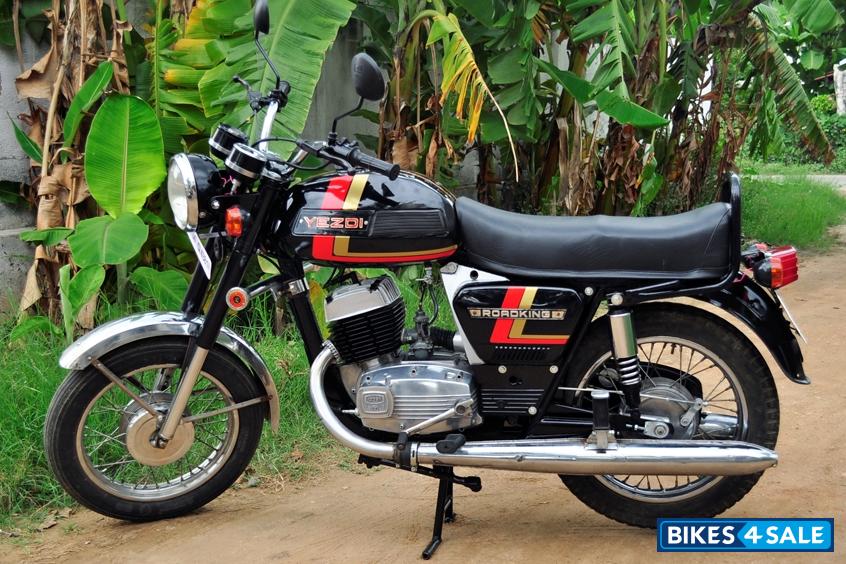 Black Ideal Jawa Yezdi RoadKing