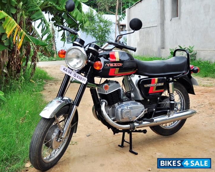 Black Ideal Jawa Yezdi RoadKing