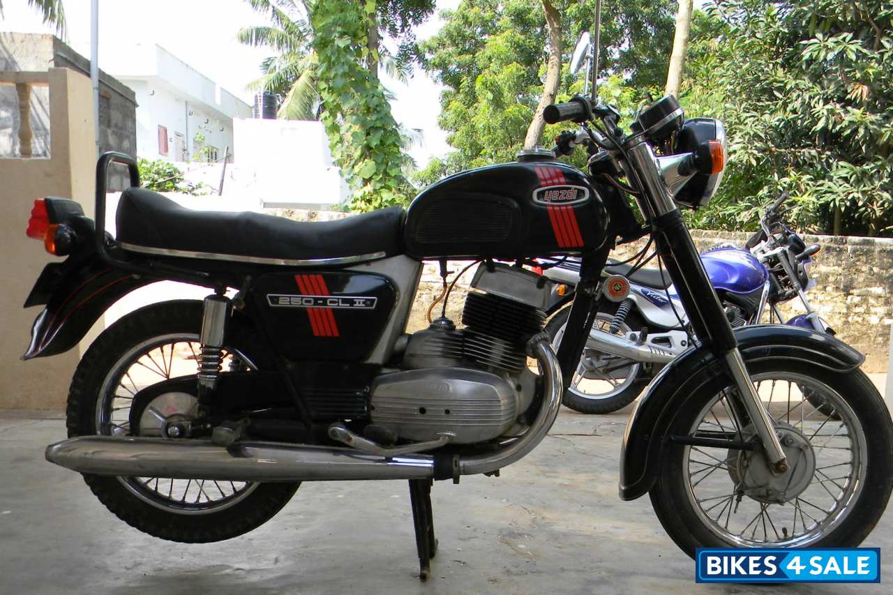 Black Ideal Jawa Yezdi CL II