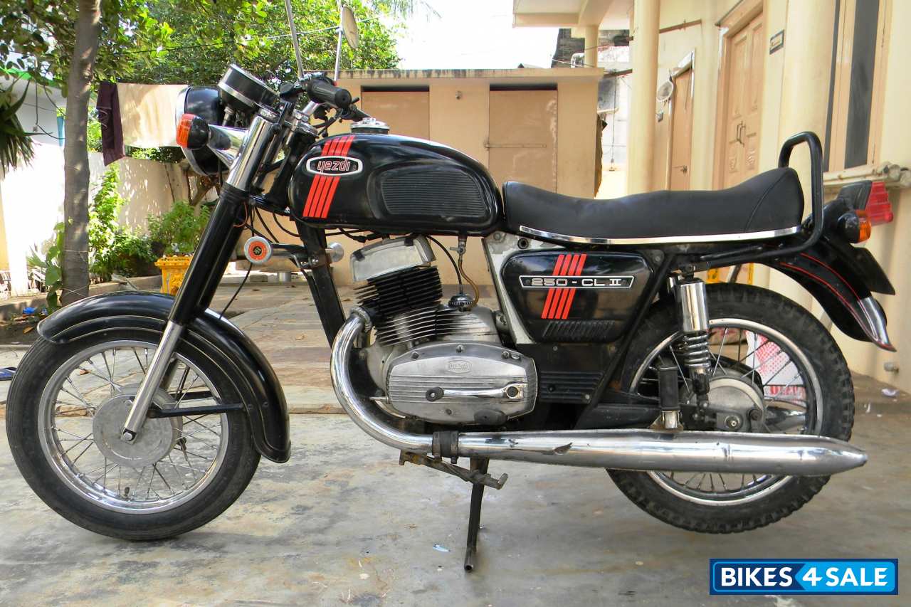 Black Ideal Jawa Yezdi CL II